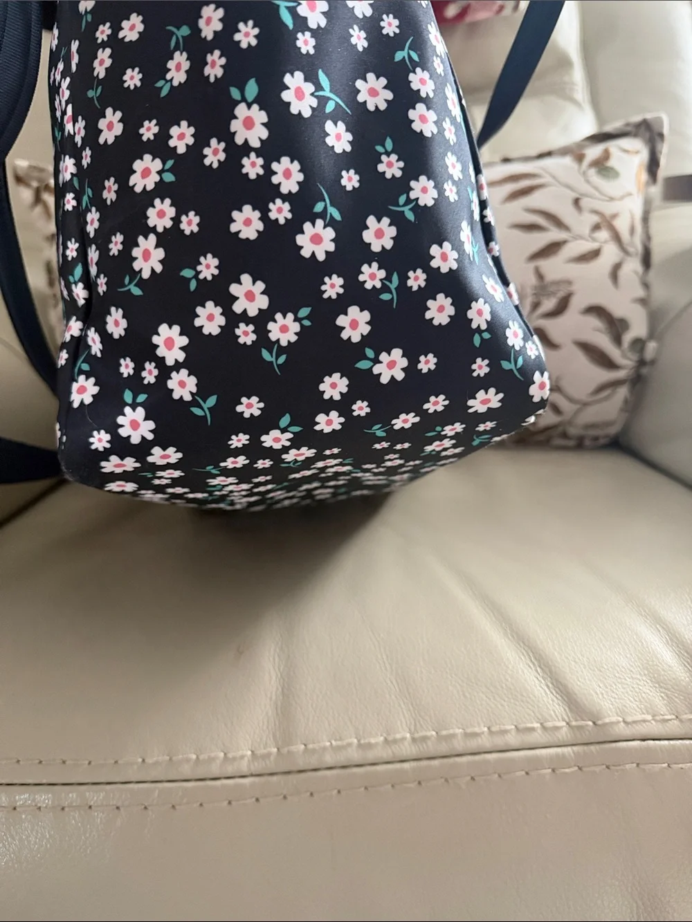 kate spade small background tote